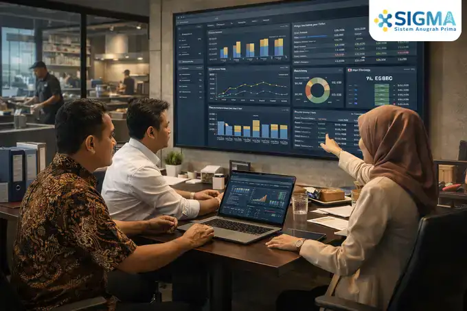 Tim manajemen F&B menganalisis laporan keuangan dan margin per outlet secara real time